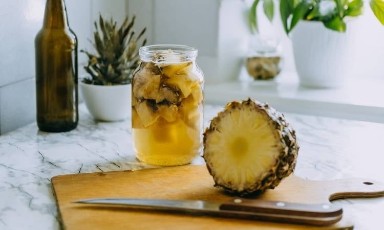 Infusão com fruta tropical.