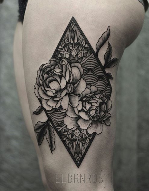 tatuagem botânica de flores