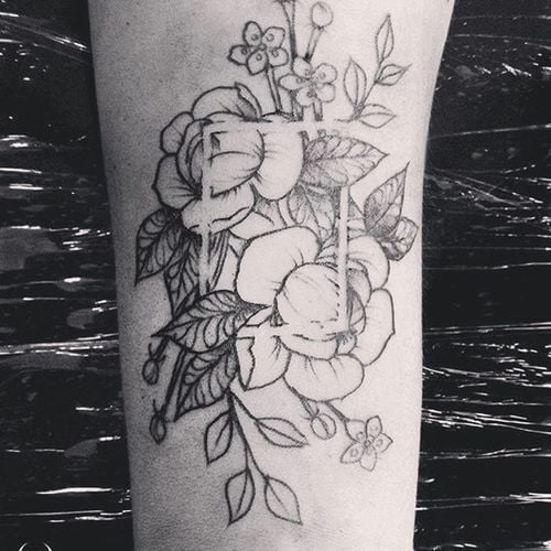 tatuagem botânica de flores