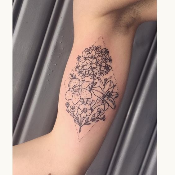 tatuagem botânica de flores diversas