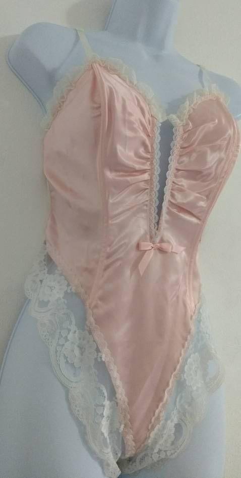 Babydoll rosa com laço, renda e decote 