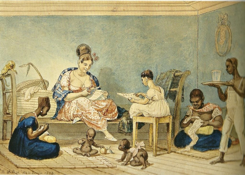 Pintura de mulheres no Brasil colonial em sua intimidade, usando camisolas enquanto leem e bordam