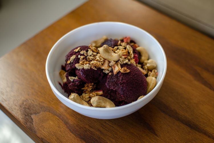 Tigela de açaí com granola