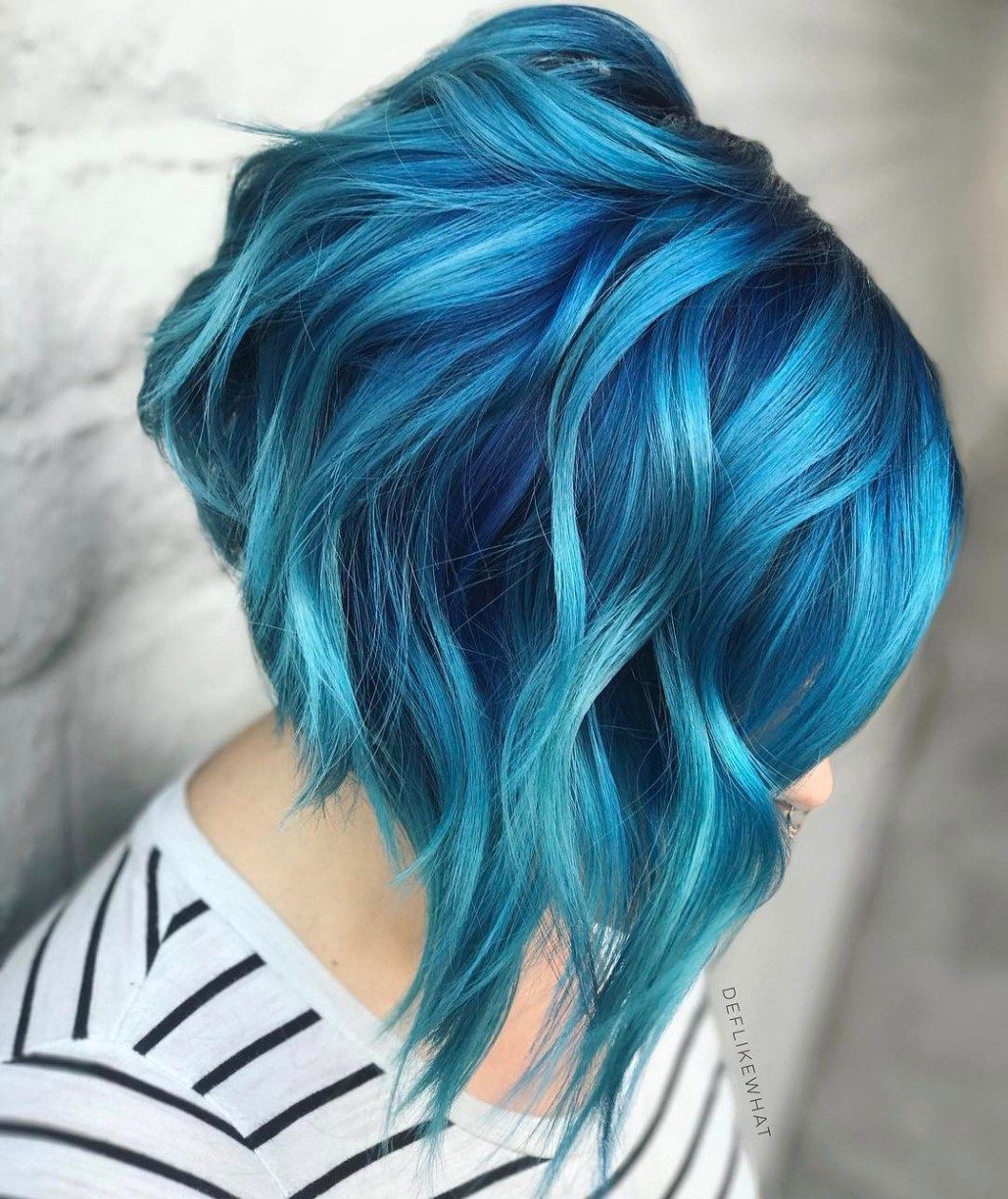 Influencer cabelo azul