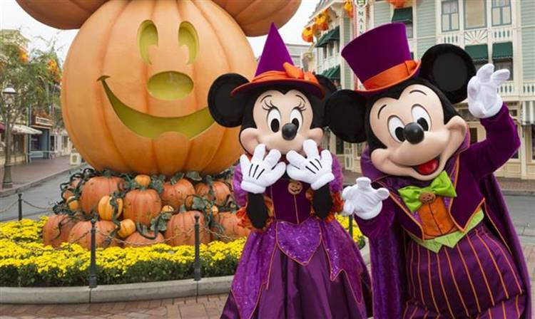 Disney Halloween em casa: filmes, decoração, fantasias e mais, Fashion  Bubbles