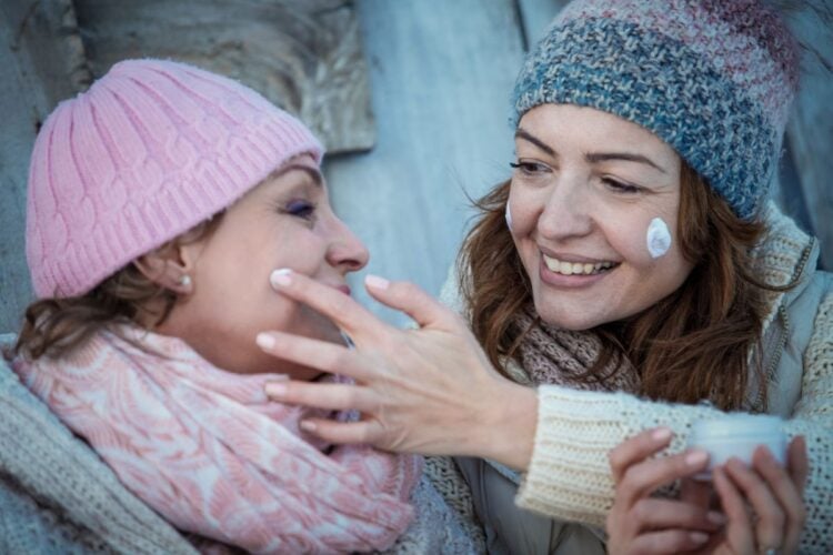Cuidados com a pele no inverno: dicas para evitar ressecamento e descamação
