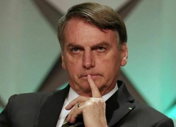 Bolsonaro Debocha Da Globo E Promete Dar Beijo Em Bonner Ao Vivo Fashion Bubbles 6117