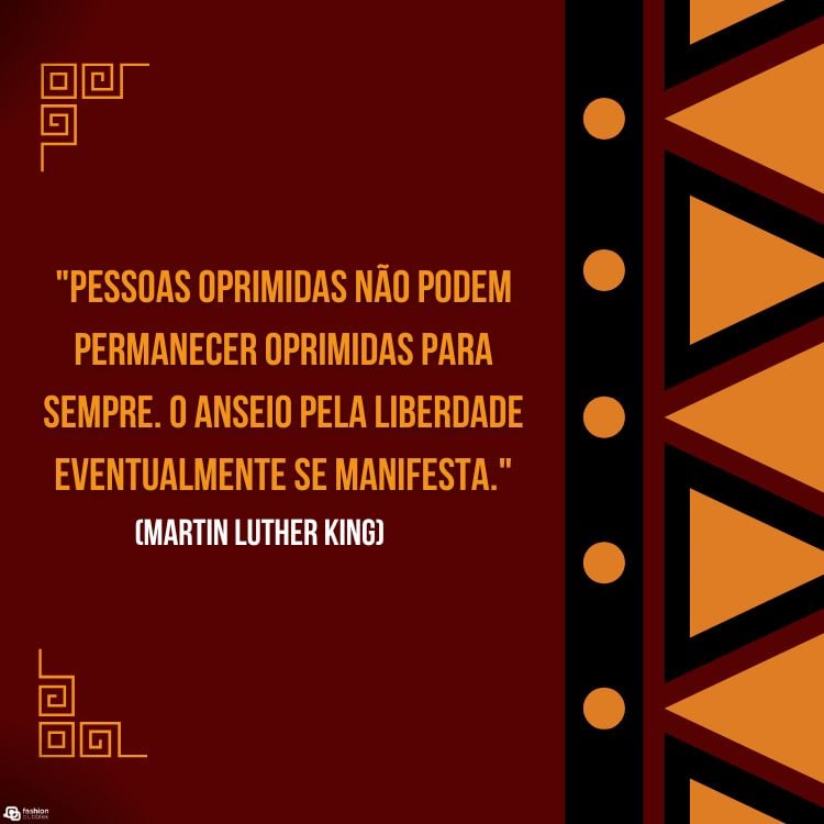 Cartão virtual de fundo vinho com padrões geométricos amarelos e frase ""Pessoas oprimidas não podem permanecer oprimidas para sempre. O anseio pela liberdade eventualmente se manifesta." (Martin Luther King Jr.) 