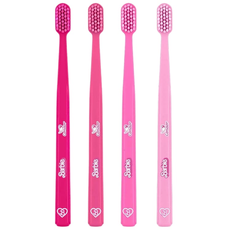 foto de 4 escovas de dente, produtos do filme da barbie