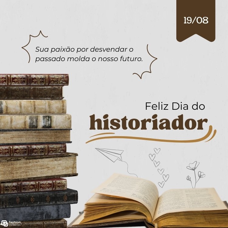 Cartão virtual de fundo cinza, pilha de livros, livro aberto, bandeira marrom escrito "19/08" e frase "Sua paixão por desvendar o passado molda o nosso futuro. Feliz Dia do Historiador!"