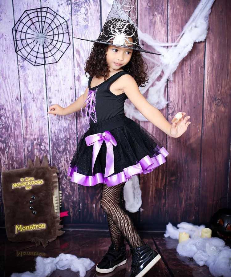 Fantasia Halloween Kit Bruxa com chapéu e Vassoura