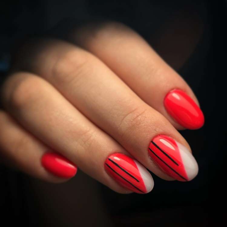 Nail art com vermelho, branco e preto