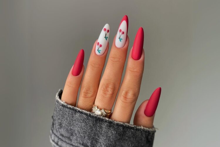 Unhas vermelhas decoradas: o que atraem, significado, 14 tendências em 64 inspirações elegantes + passo a passo