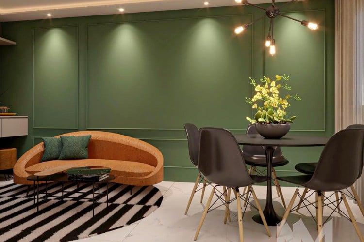 Sala de estar com paredes verde musgo, sofá terracota, tapete branco e preto, mesa com cadeiras pretas 