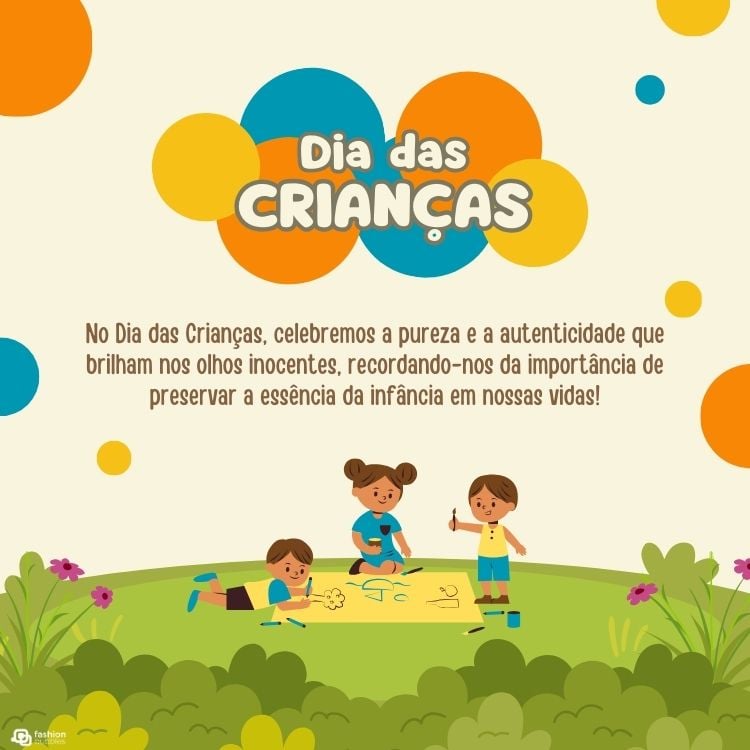 Cartão virtual de fundo bege com círculos em amarelo, laranja e azul, desenho de crianças brincando no gramado e frase "No Dia das Crianças, celebremos a pureza e a autenticidade que brilham nos olhos inocentes, recordando-nos da importância de preservar a essência da infância em nossas vidas."