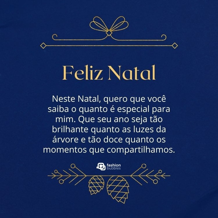 Cartão virtual de fundo azul-escuro com arabescos dourados e frase: Neste Natal, quero que você saiba o quanto é especial para mim. Que seu ano seja tão brilhante quanto as luzes da árvore e tão doce quanto os momentos que compartilhamos.