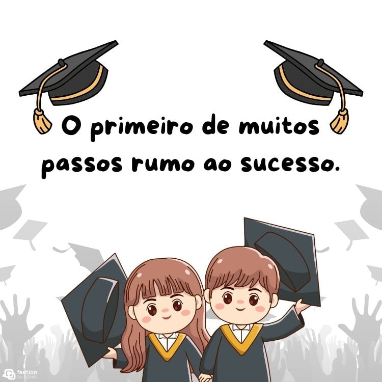 Cartão virtual de fundo branco com sombras de pessoas jogando chapéu para cima, desenho de menina e menino de beca e chapéu, além de frase "O primeiro de muitos passos rumo ao sucesso."