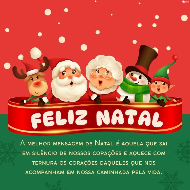 Cartão virtual de fundo vermelho e verde com desenho de rena, Papai Noel, Mamãe Noel, boneco de neve, duende e frase: A melhor mensagem de Natal é aquela que sai em silêncio de nossos corações e aquece com ternura os corações daqueles que nos acompanham em nossa caminhada pela vida.