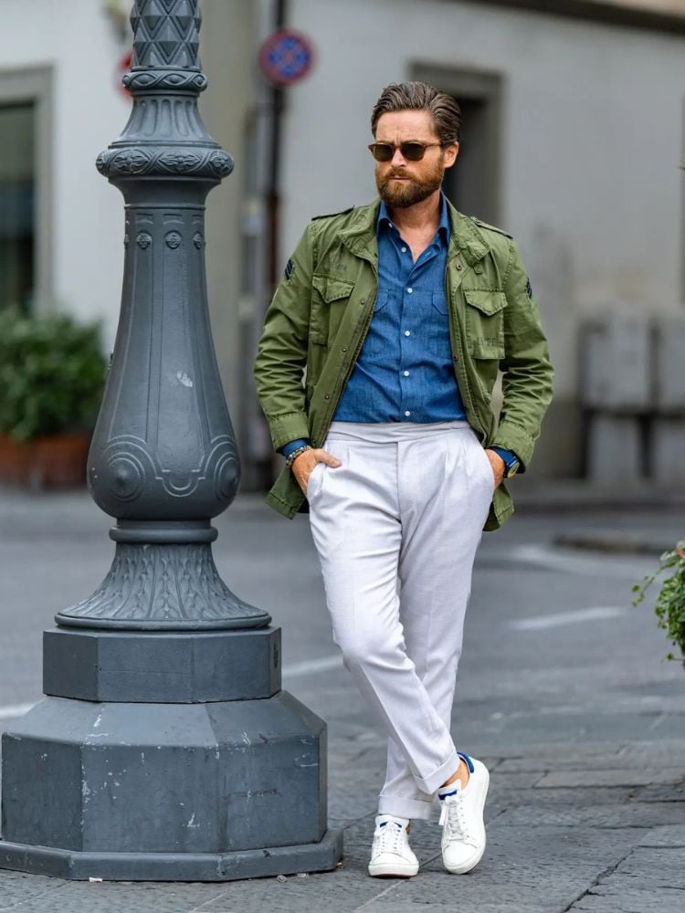 Influenciador de moda Nicco Cesari usando look para tipo de corpo triângulo