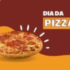 Montagem de fundo vinho e amarelo com foto de pizza de peperoni e frase "dia da pizza"