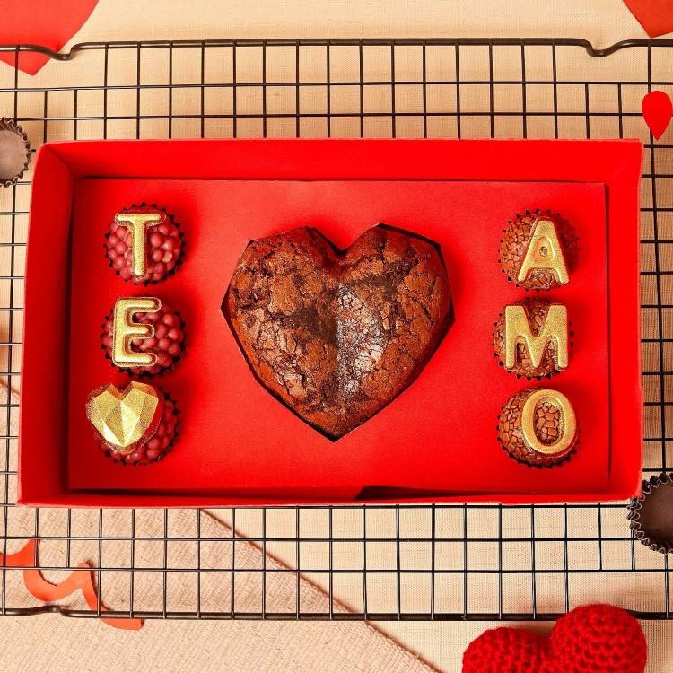 Lembrancinha de Dia dos Namorados com chocolate artesanal escrito te amo