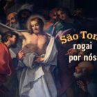 Pintura São Tomé colocando dedo no buraco da lança no peito de Cristo e escrito, São Tómé, rogai por nós