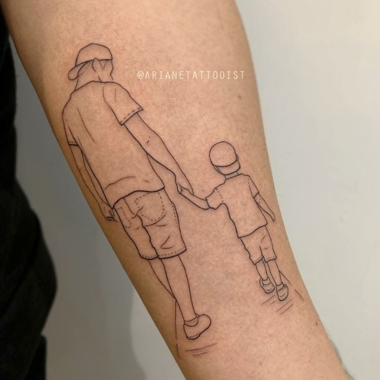 Foto de braço de pessoa de pele clara com contorno de foto de homem e criança 