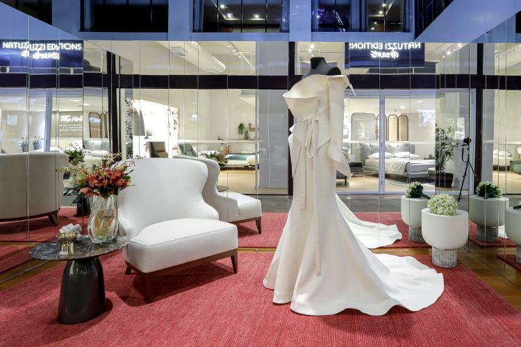 vestido de noiva em manequin em ambiente de shopping no evento D&D Fashion Wedding Design: tendência de decoração para casamento modernidade e glamour de Leo Shehtman