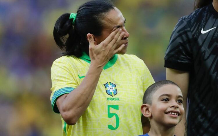 Olimpíadas de Paris 2024: Marta é expulsa de jogo e tem crise de choro após cartão vermelho