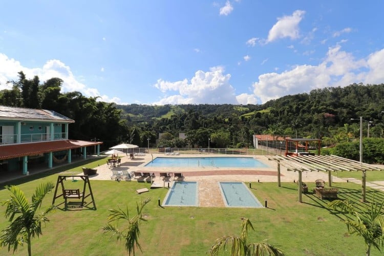 Foto de Pousada Thermas das Montanhas, com gramado e piscinas com vista linda para a natureza