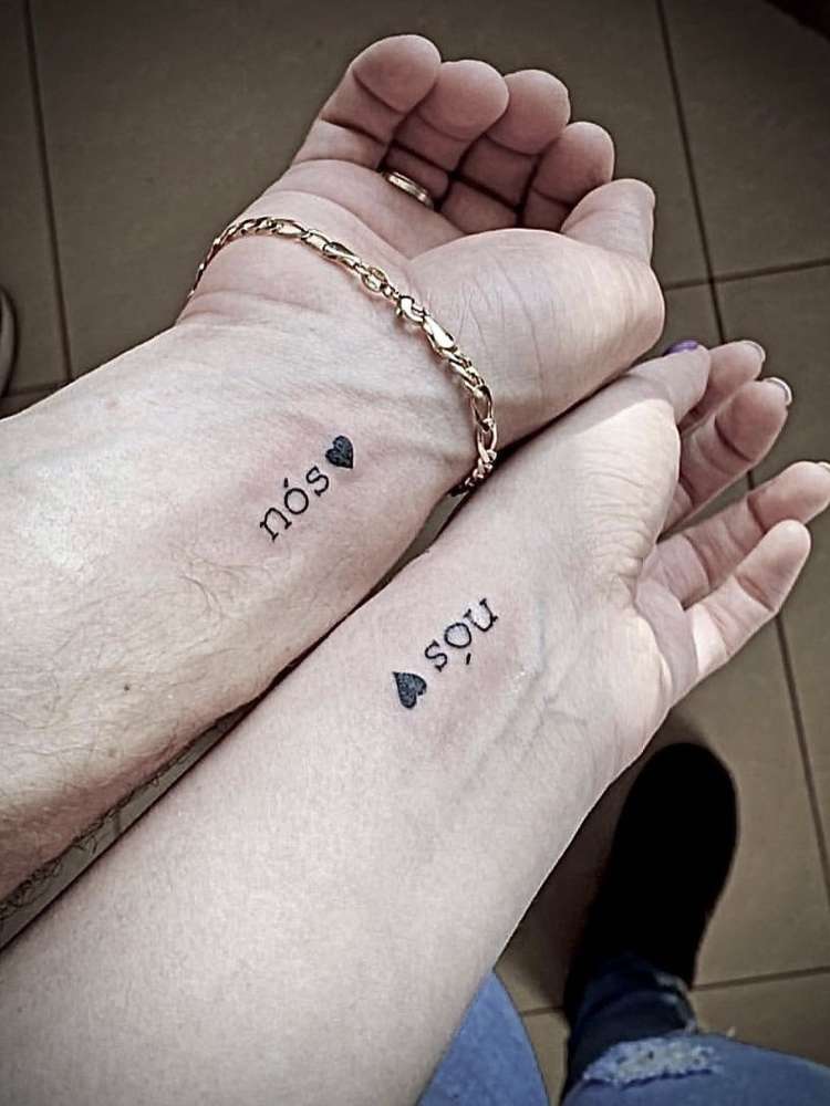 Tatuagem pequena de casal