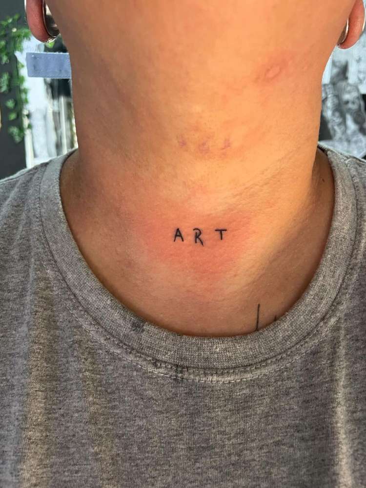 Opção de tatuagem pequena