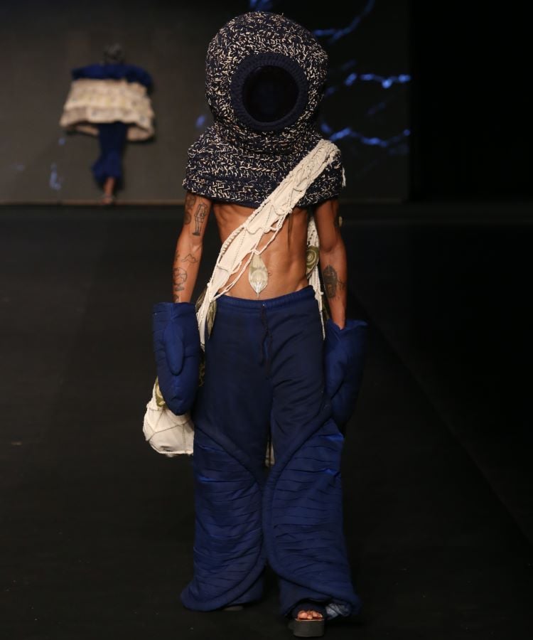 Foto de modelo no desfile da UFCA do DFB 2024