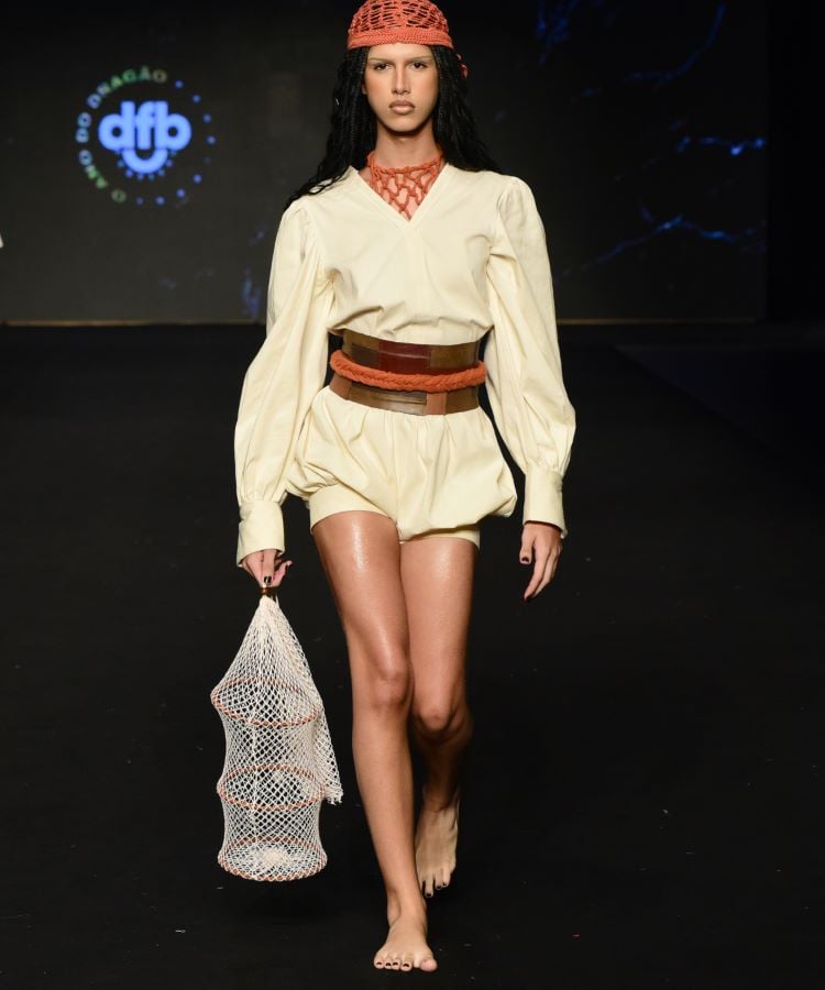 Modelosusando looks da Universidade Tecnológica Federal do Paraná (UTFPR) no DFB Festival 2024