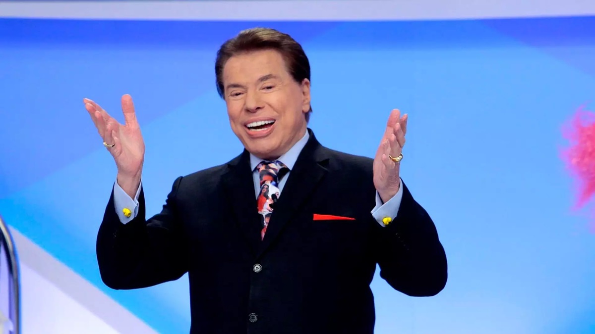 Silvio Santos volta a ser internado