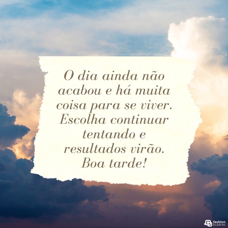 Foto de céu no entardecer e desenho de papel rasgado com frase "O dia ainda não acabou e há muita coisa para se viver. Escolha continuar tentando e resultados virão. Boa tarde!"