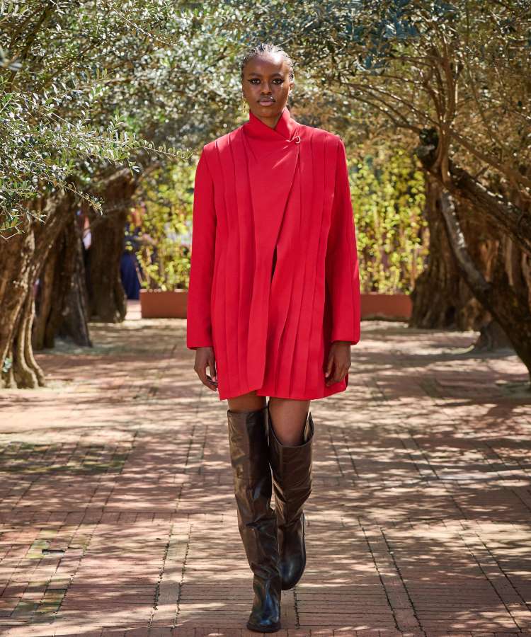 Modelo usando look do desfile de Neriage, coleção Andrômeda, no Rosewood São Paulo