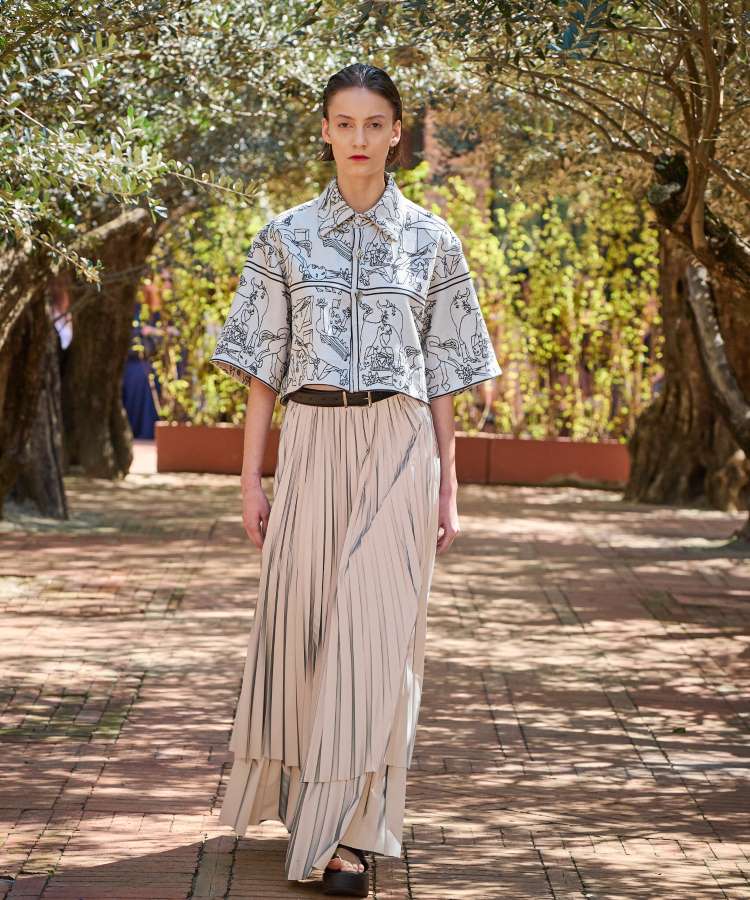 Modelo usando look do desfile de Neriage, coleção Andrômeda, no Rosewood São Paulo