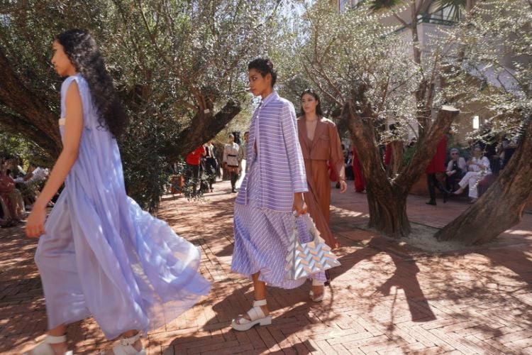 Modelos com bolsa Ryzí em desfile