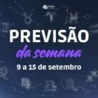 Céu estrelado com constelações e símbolos dos signos. Ao centro lê-se previsão da semana de 9 a 15 de setembro, horóscopo semanal