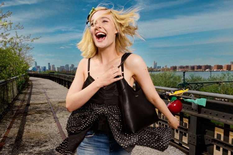 Elle Fanning na campanha de outono 2024 da Coach