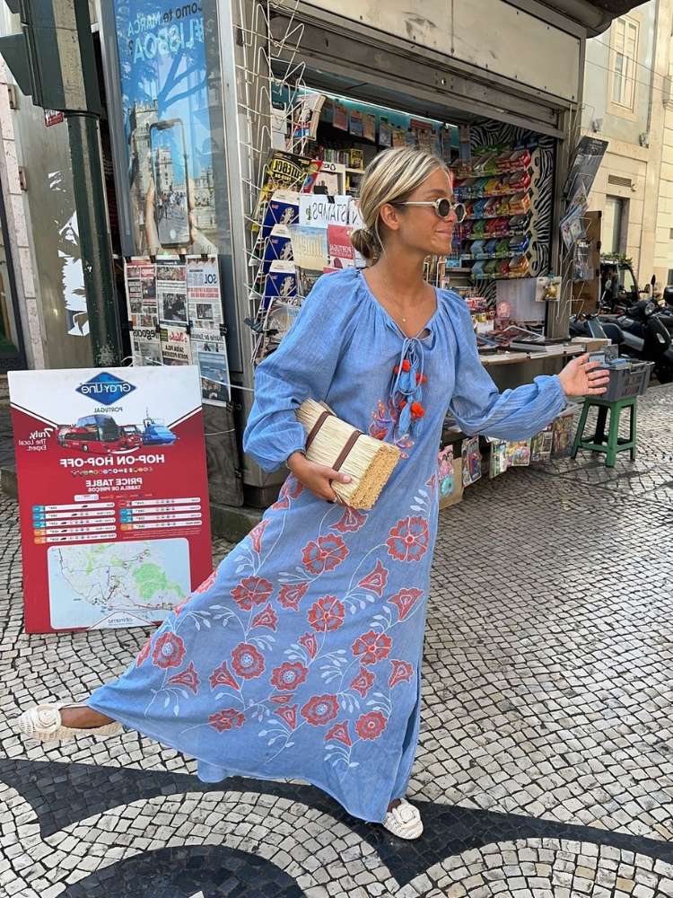 Look com acessórios de palha verão 2025