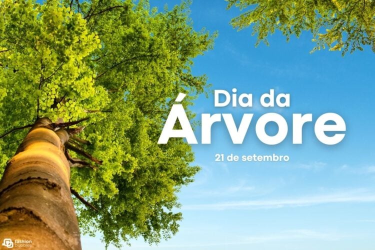 A imagem mostra uma árvore vista de baixo, com um tronco marrom e uma copa verde vibrante. O céu ao fundo é azul claro. No lado direito da imagem, está escrito "Dia da Árvore" em letras brancas grandes, e logo abaixo, "21 de setembro".