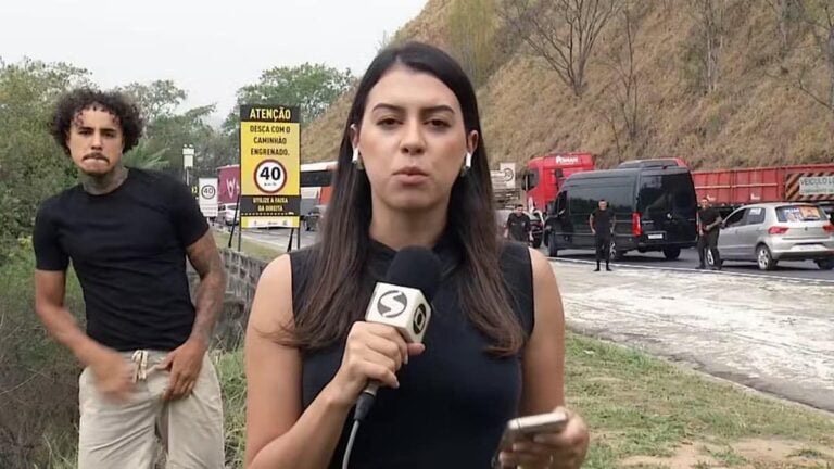 MC Livinho invade reportagem de tragédia da Globo para fazer dancinha.