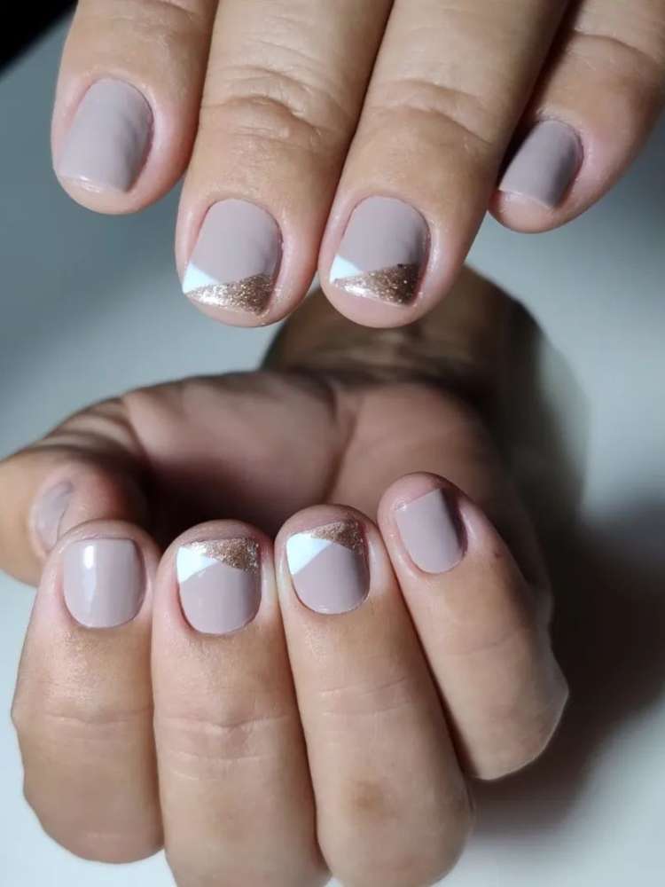 opção de unhas curtas decoradas