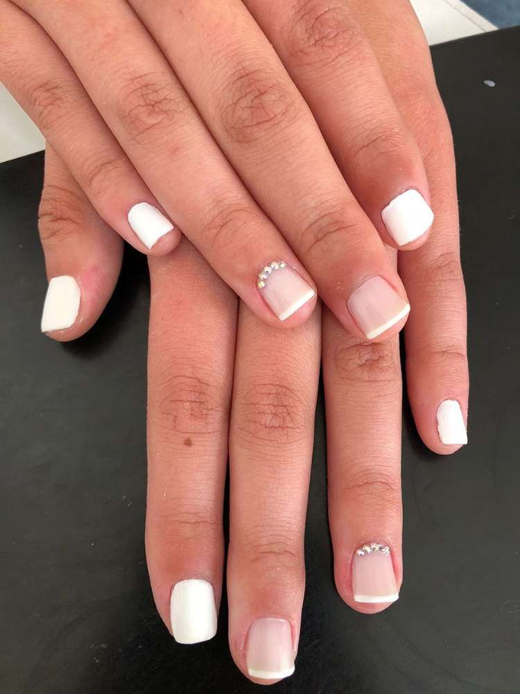 opção de unhas curtas decoradas