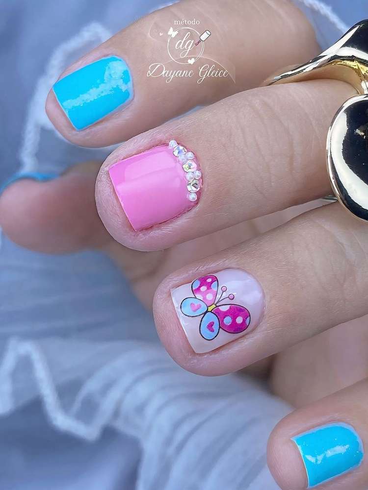 opção de unhas curtas decoradas