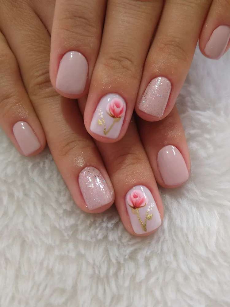 opção de unhas curtas decoradas