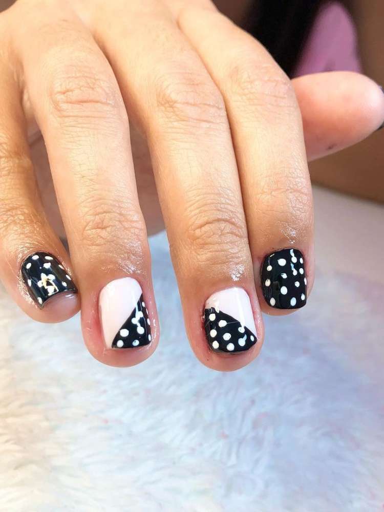 opção de unhas curtas decoradas