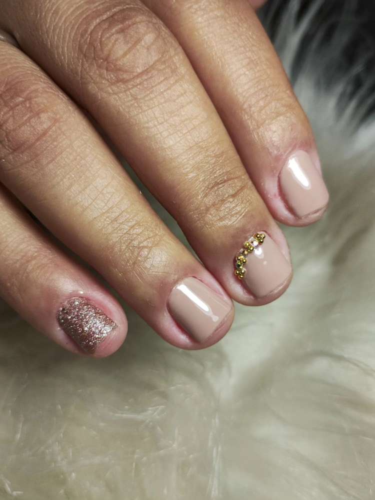 opção de unhas curtas decoradas